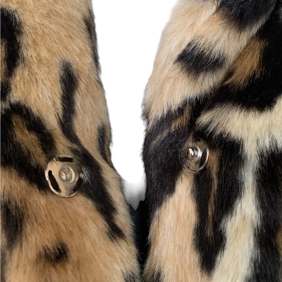 Apparis
Margot Faux Fur Coat Leopard Print Size M - Picture 5 of 5